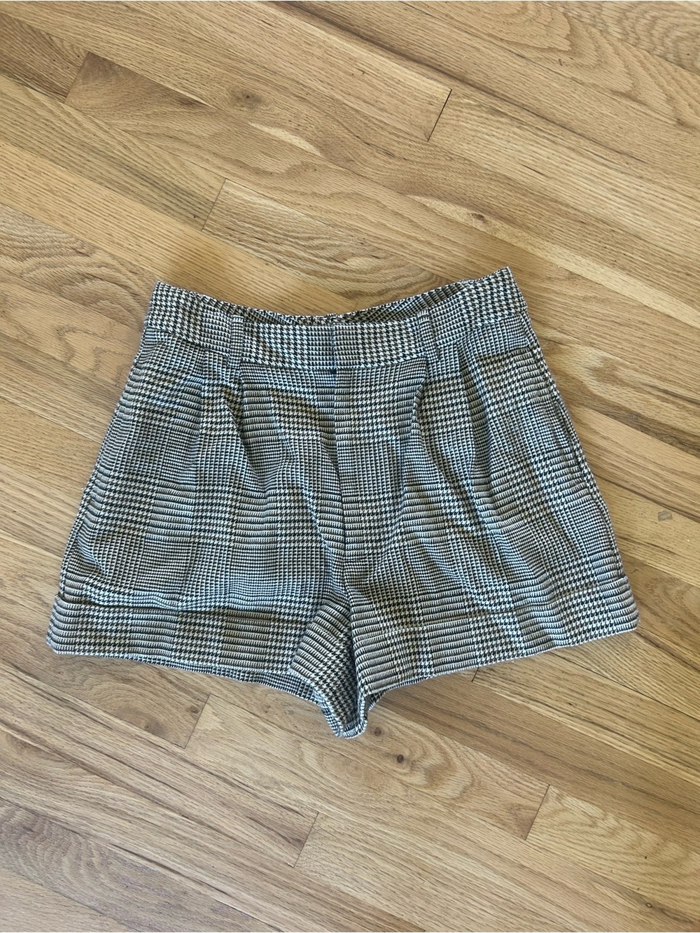 Alice+Olivia Conry Pleated Cuff Short - 6